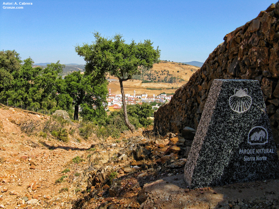 Almadén de la Plata desde el Alto del Calvario 